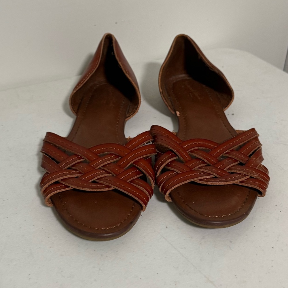 Universal Thread Woven Faux Leather Flat Sandals - Brown Size 7 - Picture 3 of 6